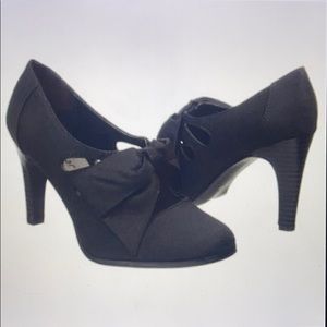 Ann Marino Bow Tie Heels
